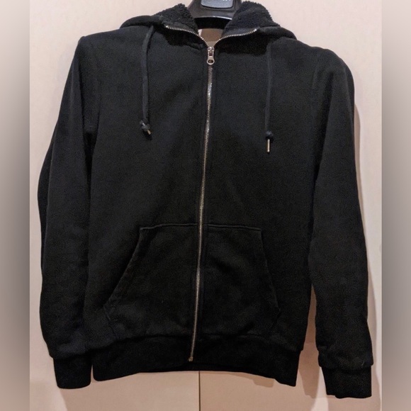 Black Old Navy sweater size extra small boys - Picture 1 of 3